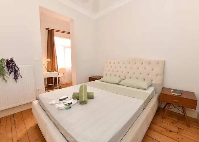 Апартаменты Charming Flat Retro Design Ac Galata Стамбул