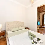 Charming Flat Retro Design Ac Galata