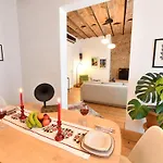 Апартаменты Charming Flat Retro Design Ac Galata Стамбул